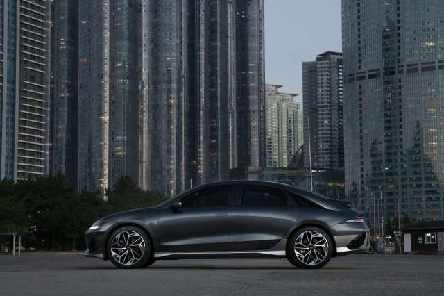 Electric Vehicles: The Future of Rideshares and Luxury Transportation