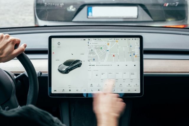 Tesla’s Blind Spot System Gets a Smart Upgrade