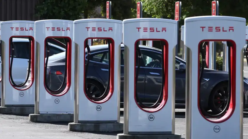 Tesla’s Mobile Chargers Power Up Holiday Travel