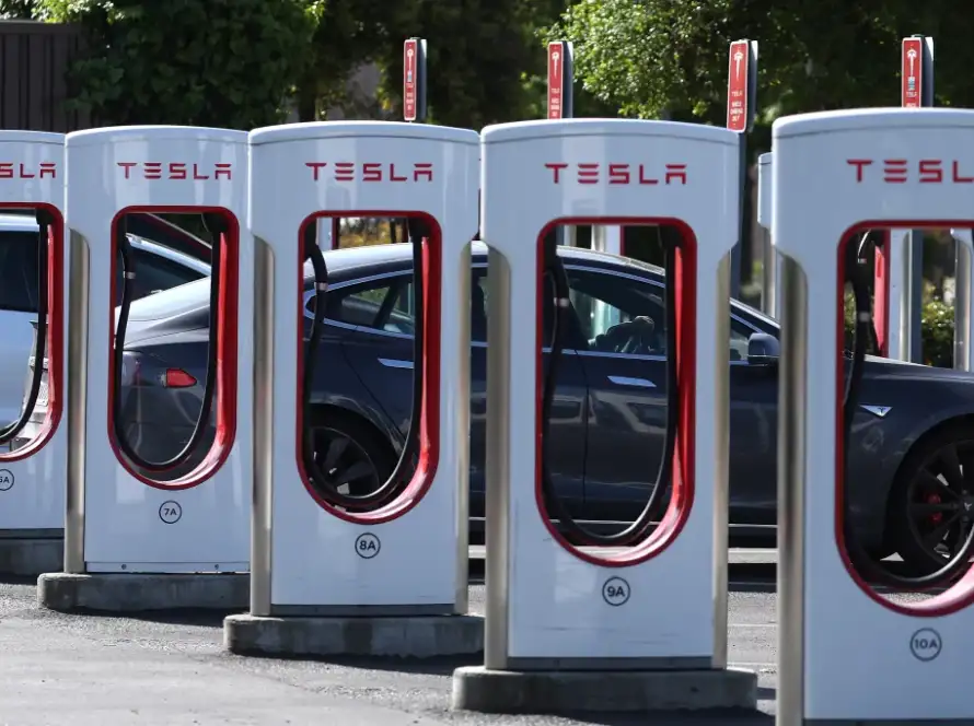 Tesla’s Mobile Chargers Power Up Holiday Travel