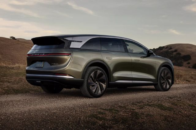 Lucid Gravity: The Fast-Charging EV Redefining Speed