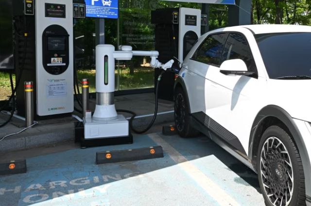 Hyundai’s Charging Robots Are Coming