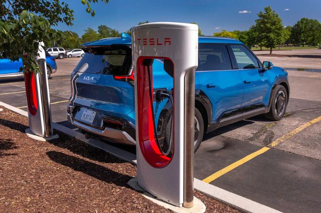 Things to Know Before Charging Your Kia at a Tesla Supercharger
