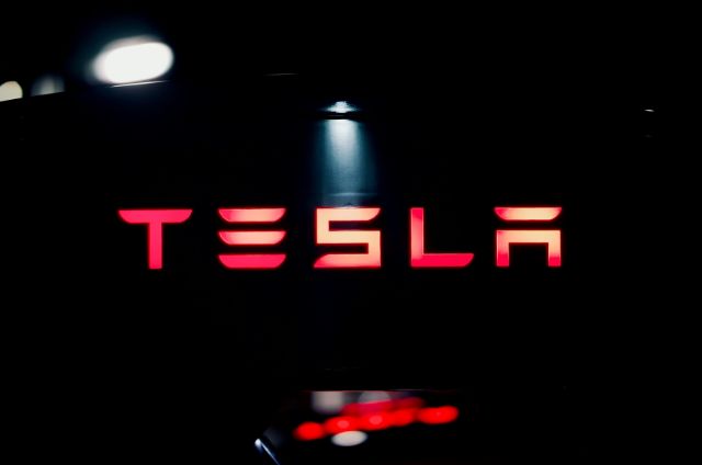Tesla Plans Smarter, Safer Doors for the Future