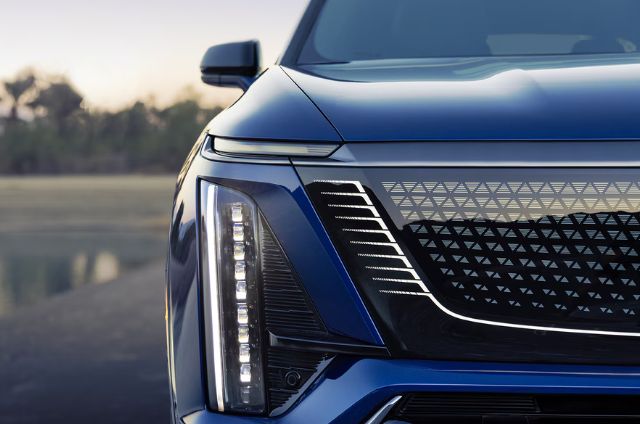 Cadillac Unveils the 2026 Vistiq: 3-Row EV with Supercar Power