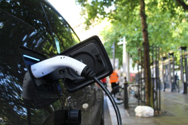 Free EV Charging at Work Is Quietly Becoming the New Norm