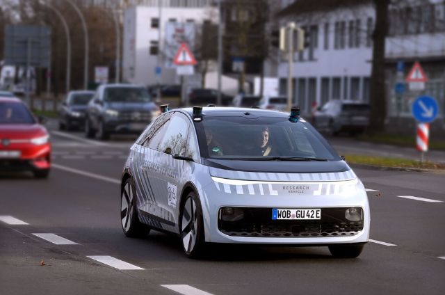 VW Gen.Urban Begins Real-World Testing of Self-Driving Pods