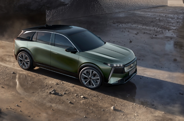 DS N°7 Arrives: A Luxury SUV Built for the Electric Era