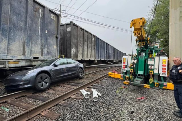 Tesla FSD Runs Through Railroad Gate Seconds Before Train