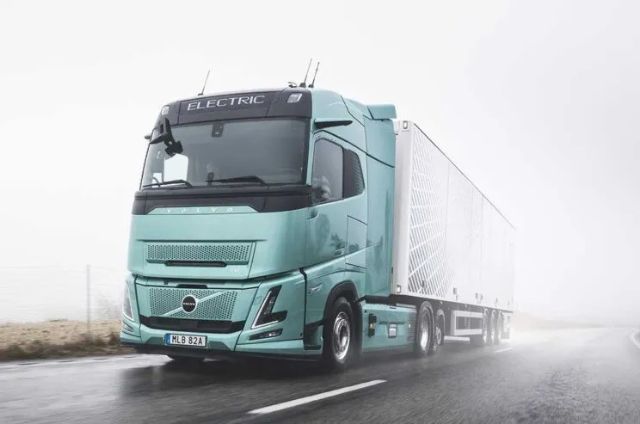 Volvo’s 700 km Electric Truck Just Changed Freight