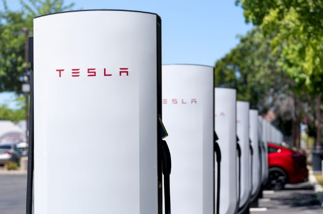 Tesla tests Supercharger waitlists